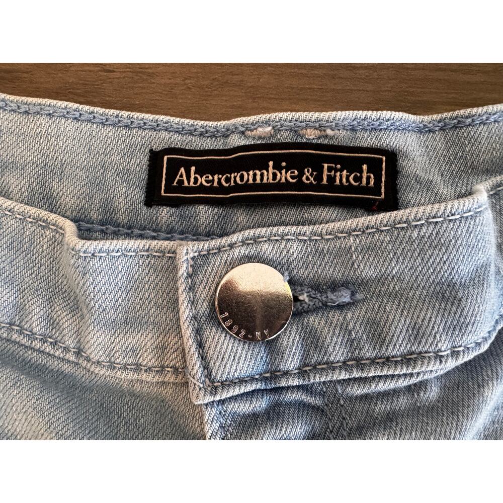 Abercrombie & Fitch Women's Light Wash High Rise Denim Shorts Size 31 - Picture 4 of 6